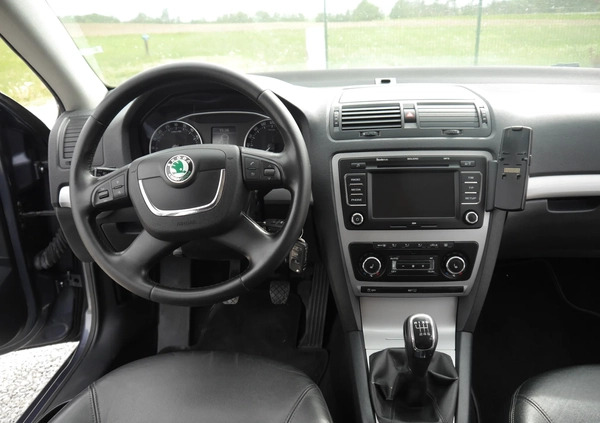Skoda Octavia cena 24800 przebieg: 281485, rok produkcji 2011 z Ciechanów małe 277